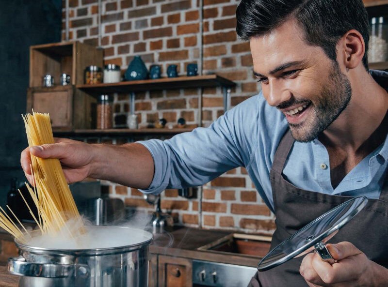 cookery-brochure-cooking-pasta-800px